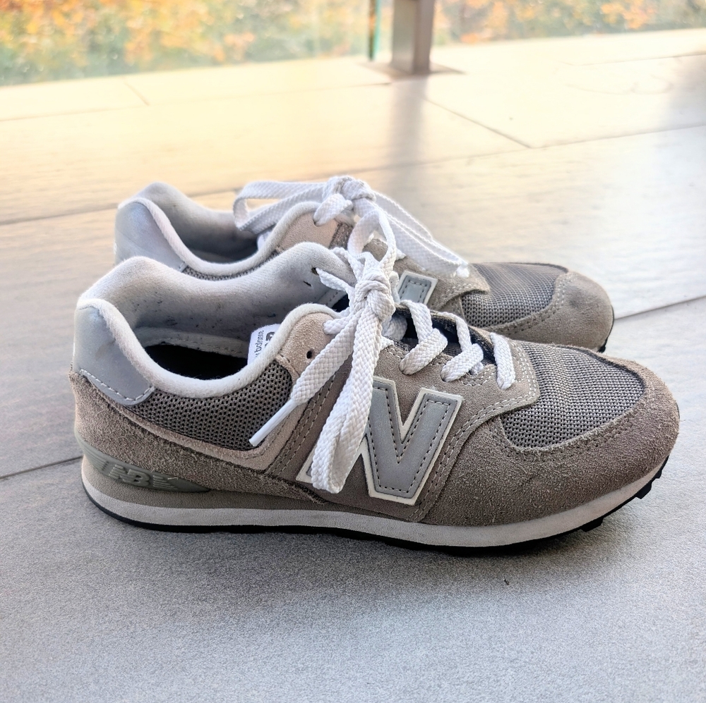 New Balance 574 Men's 4.5W / Women's 6.5W Unisex Sneakers